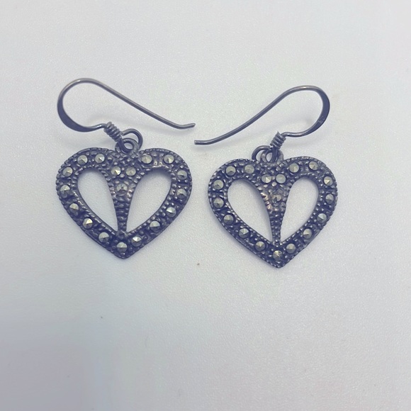 Sterling silver & marcasite open heart dangle earrings. Marked 925 and MG - Picture 1 of 2